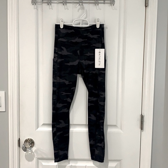 Athleta Ultimate Camo 7/8 Tight. Size XS. - Picture 2 of 9